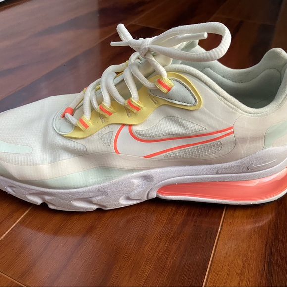Women’s Nike Air Max 270 React - Picture 4 of 4
